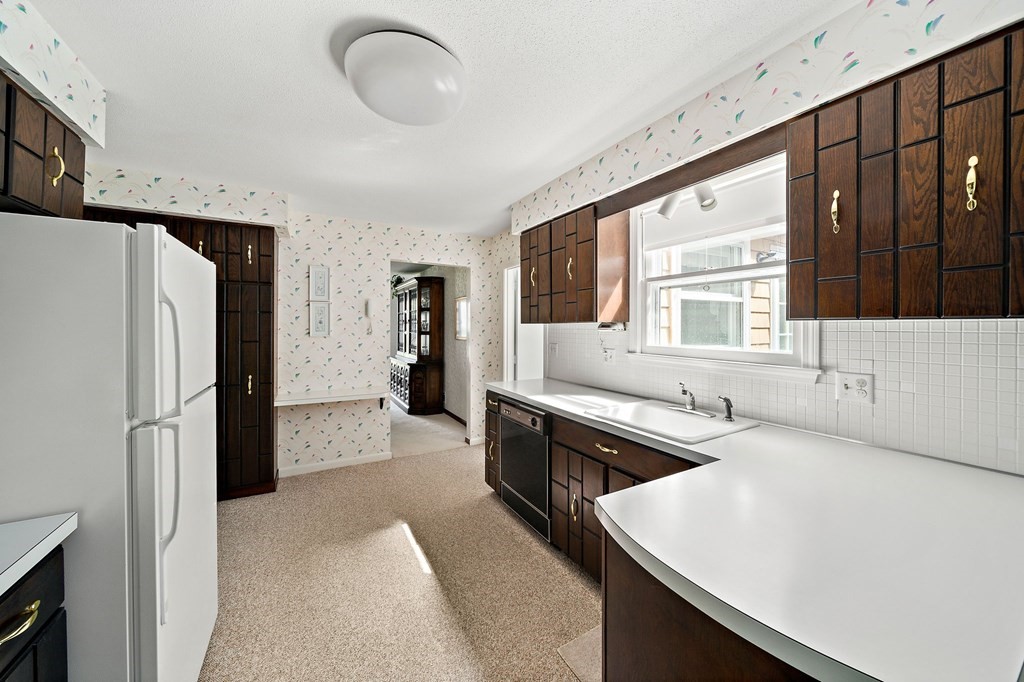 140 Holly Road Marshfield, MA 02050 - Photo 7 of 32 Gallery Image 7
