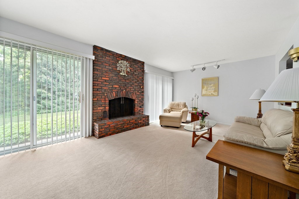 140 Holly Road Marshfield, MA 02050 - Photo 9 of 32 Gallery Image 9