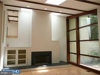 4113-17 Apalogen Road Philadelphia, PA 19129 - Photo 3 of 12 Living Room