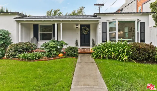 $1,510,000 | 10542 Moorpark Street, Toluca Lake, CA 91602