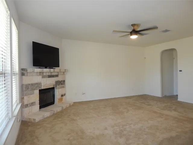 $2,400 | 358 Alamosa Drive, Georgetown, TX 78626