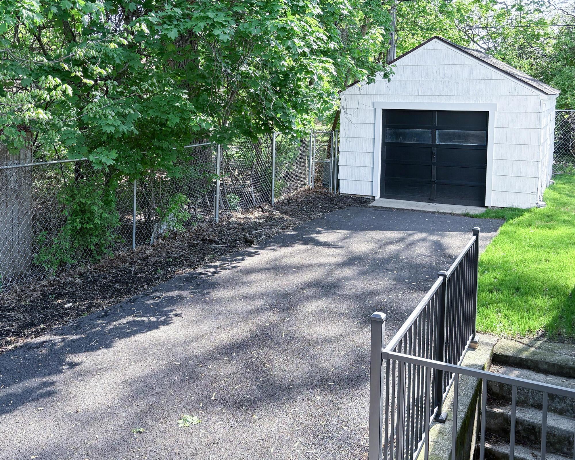 158 Lowell Road Columbus, OH 43209 - Photo 36 of 39 11_back1