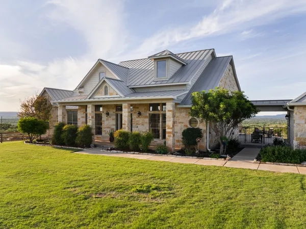 $1,299,000 | 1130 Crownover Lane, Round Mountain, TX 78663