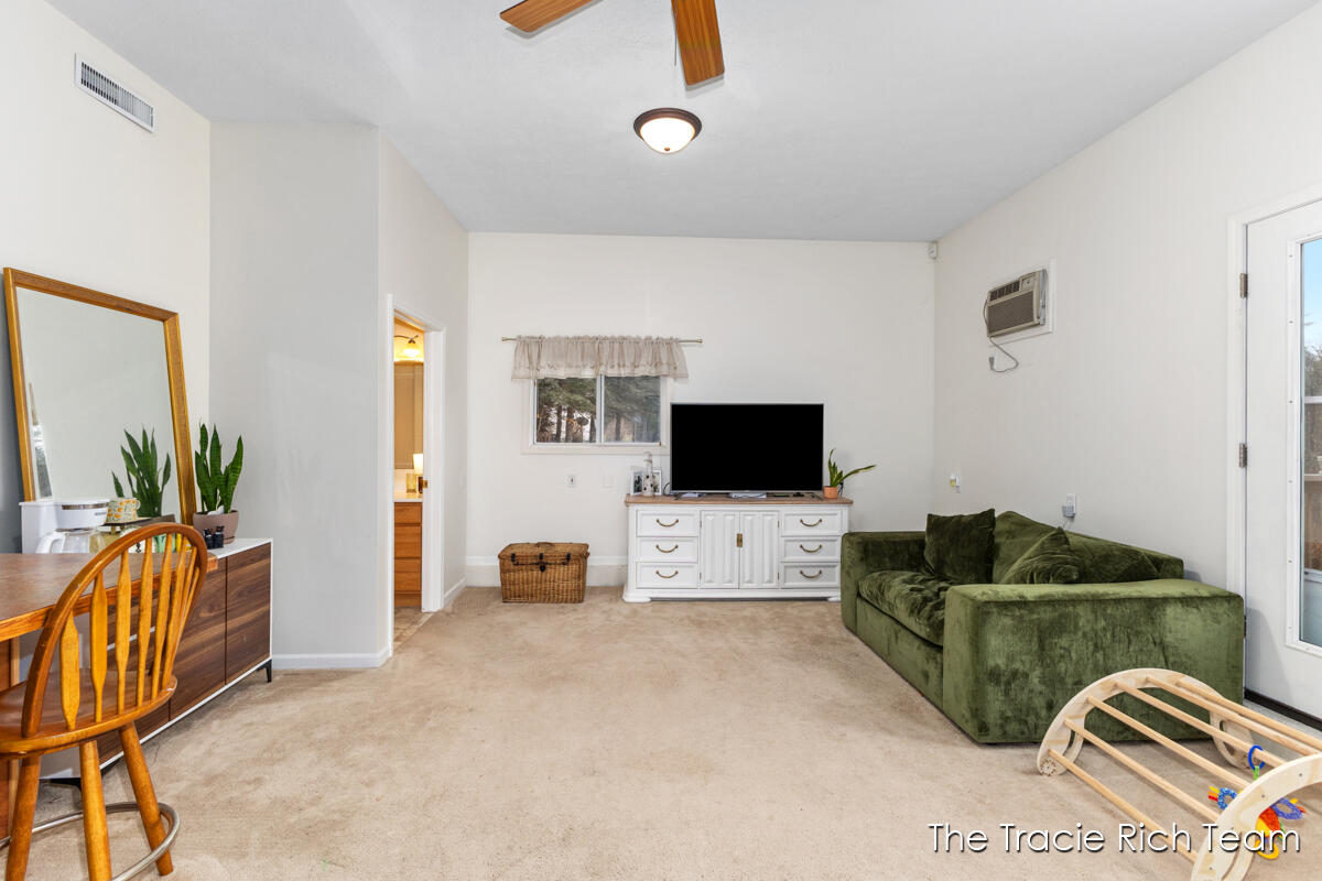 11582 Riehl Way Greenville, MI 48838 - Photo 6 of 30 IMG_1007