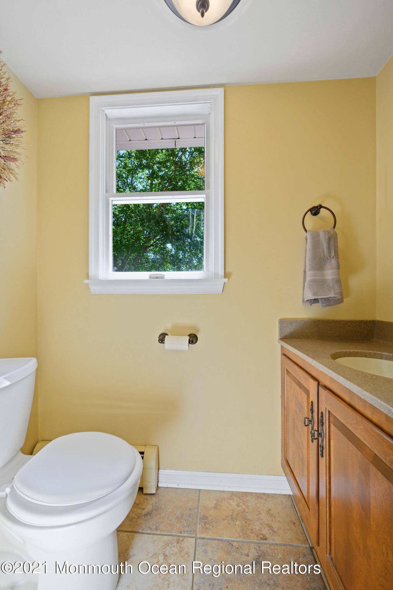 142 Manners Road Flemington, NJ 08822 - Photo 21 of 38 a bathroom with a toilet a sink and a shower