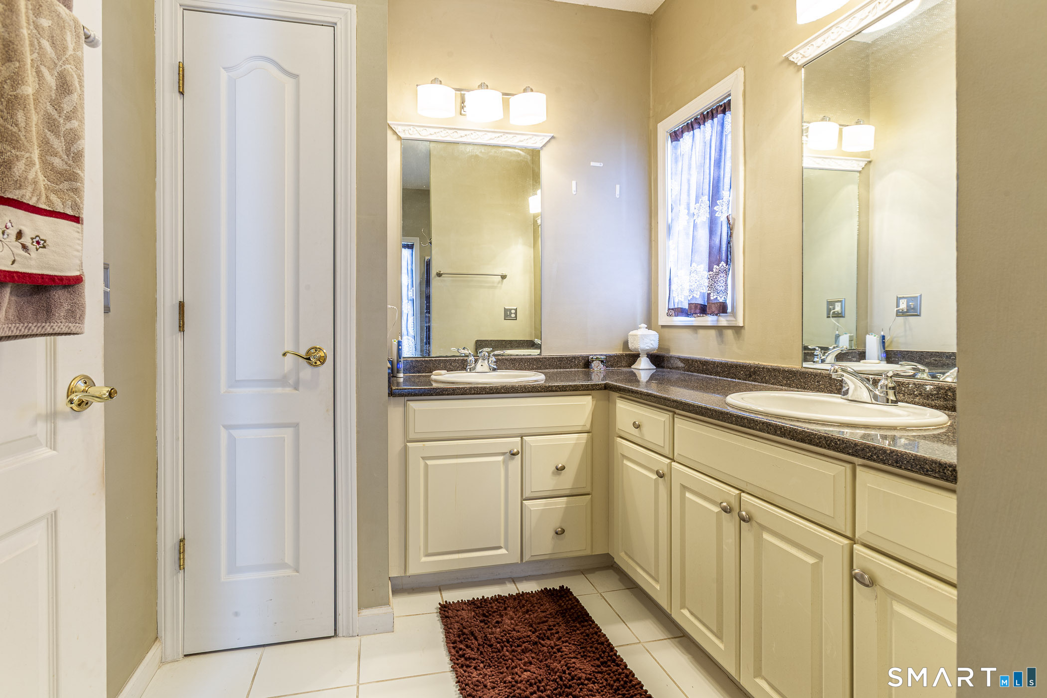 99 Oliver Way, Unit 99 Bloomfield, CT 06002 - Photo 26 of 40 ENSUITE