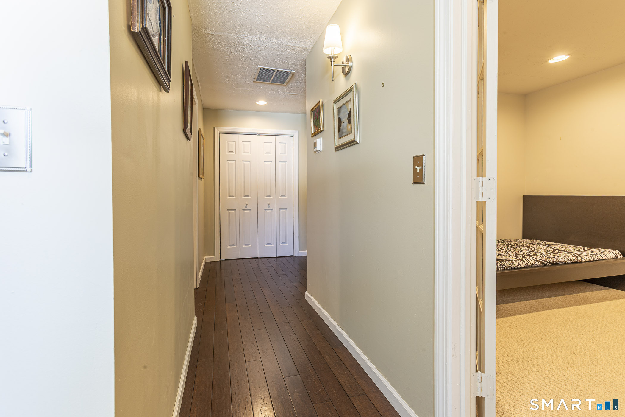 99 Oliver Way, Unit 99 Bloomfield, CT 06002 - Photo 31 of 40 Upstairs hallway