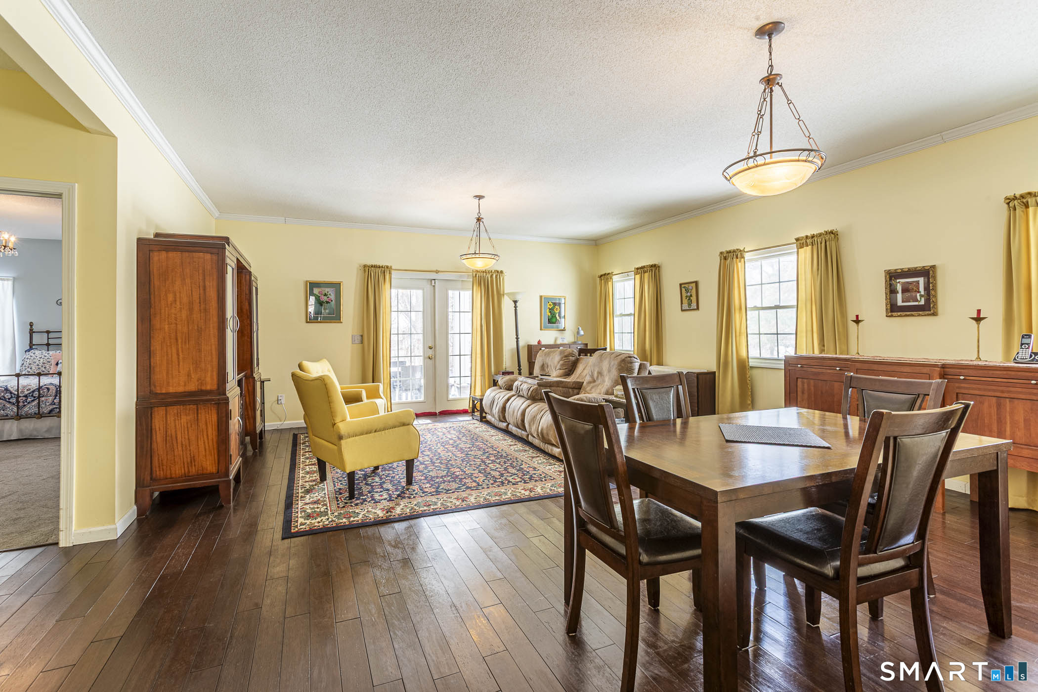 99 Oliver Way, Unit 99 Bloomfield, CT 06002 - Photo 9 of 40 Living room/dining room open concept