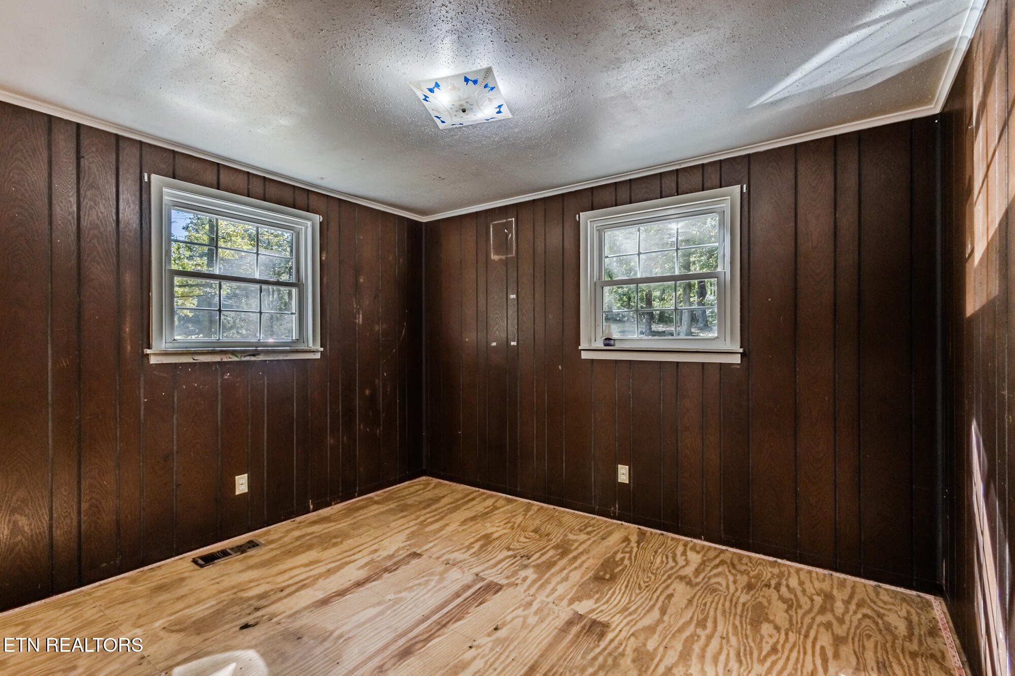118 County Road 182 Decatur, TN 37322 - Photo 25 of 27 a bedroom with a bed and a window
