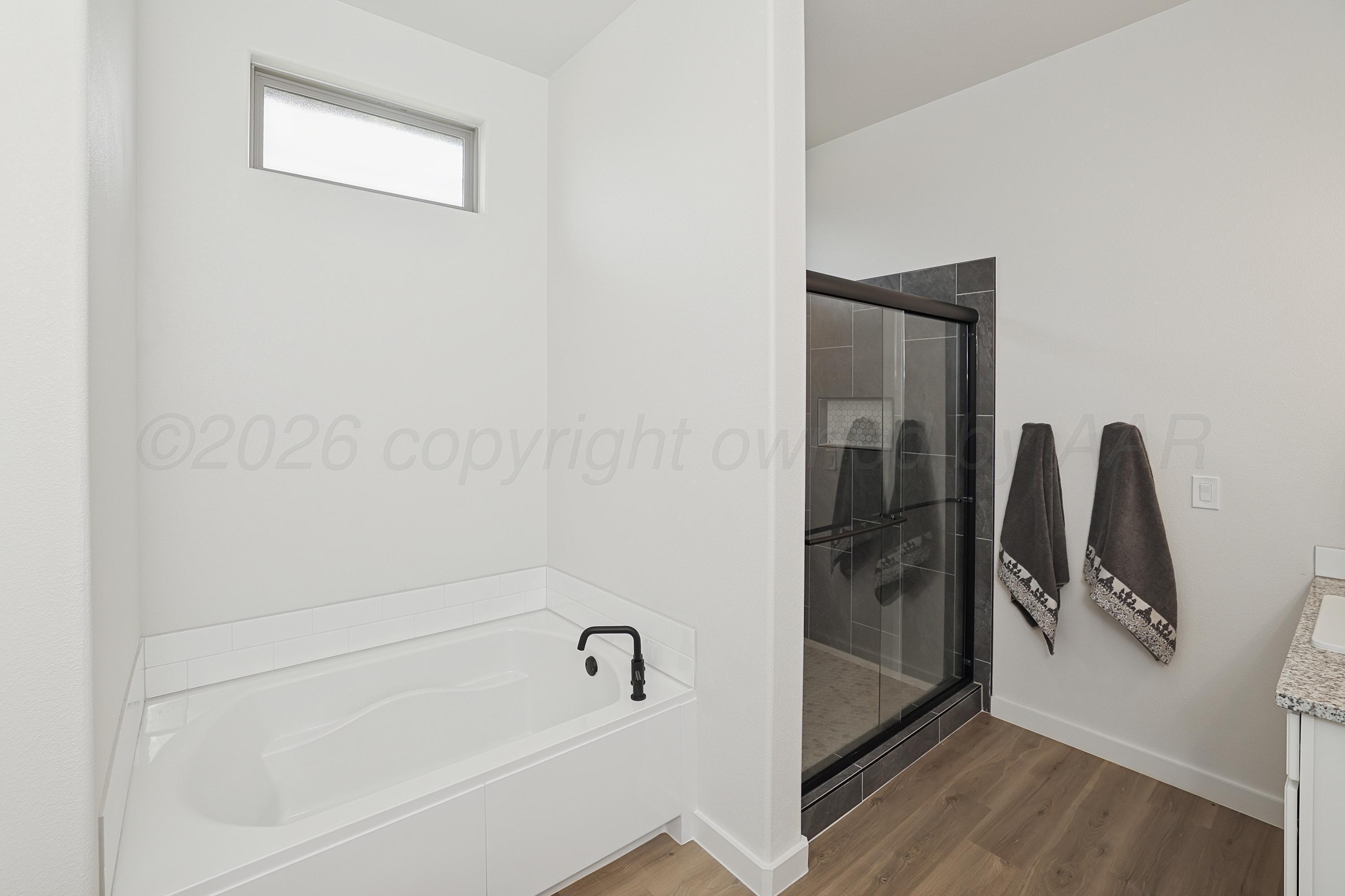 7506 Castleman Road Amarillo, TX 79119 - Photo 14 of 29 15-Primary Bath Tub & Shower