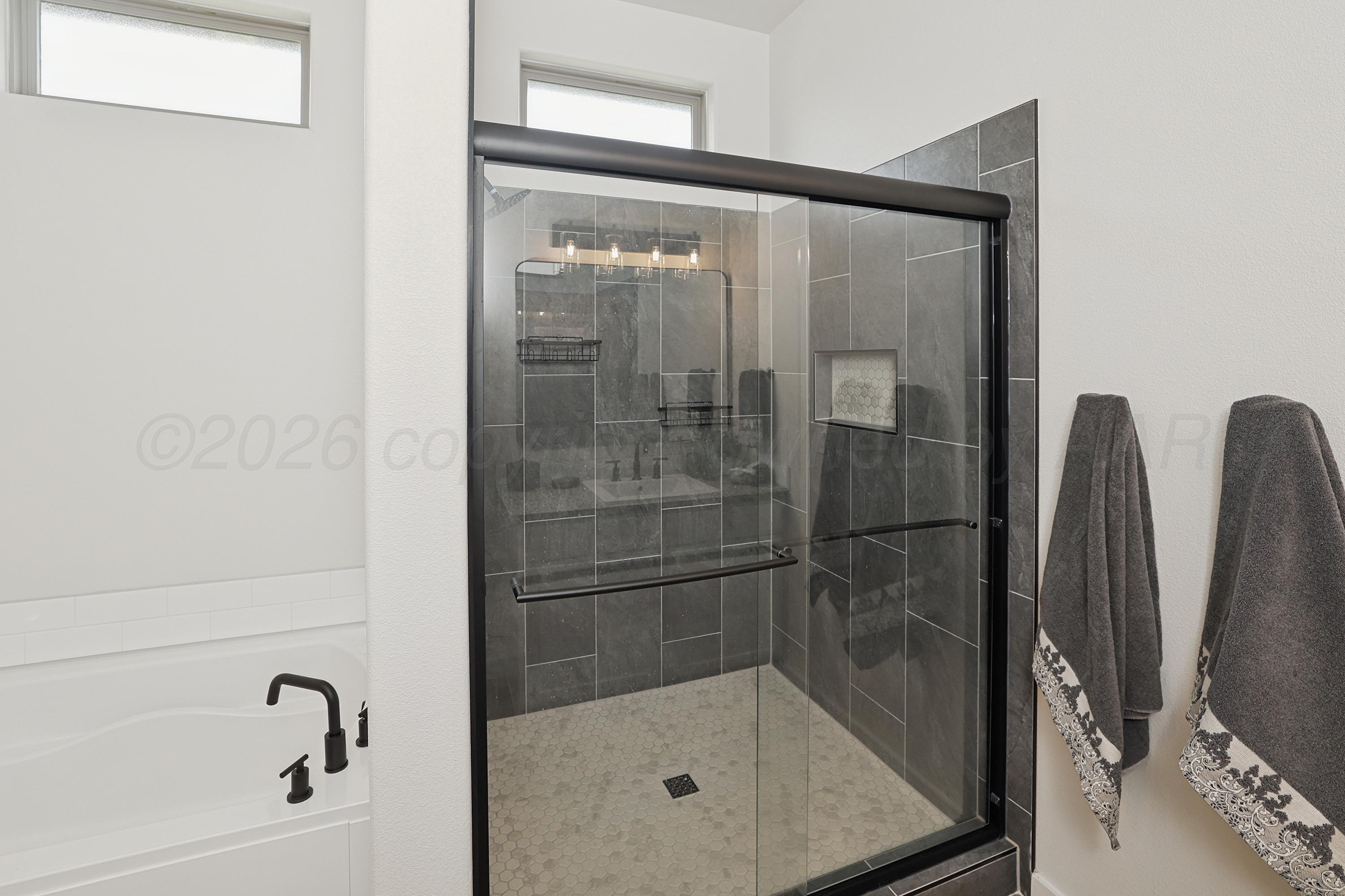 7506 Castleman Road Amarillo, TX 79119 - Photo 15 of 29 16-Primary Bath Shower