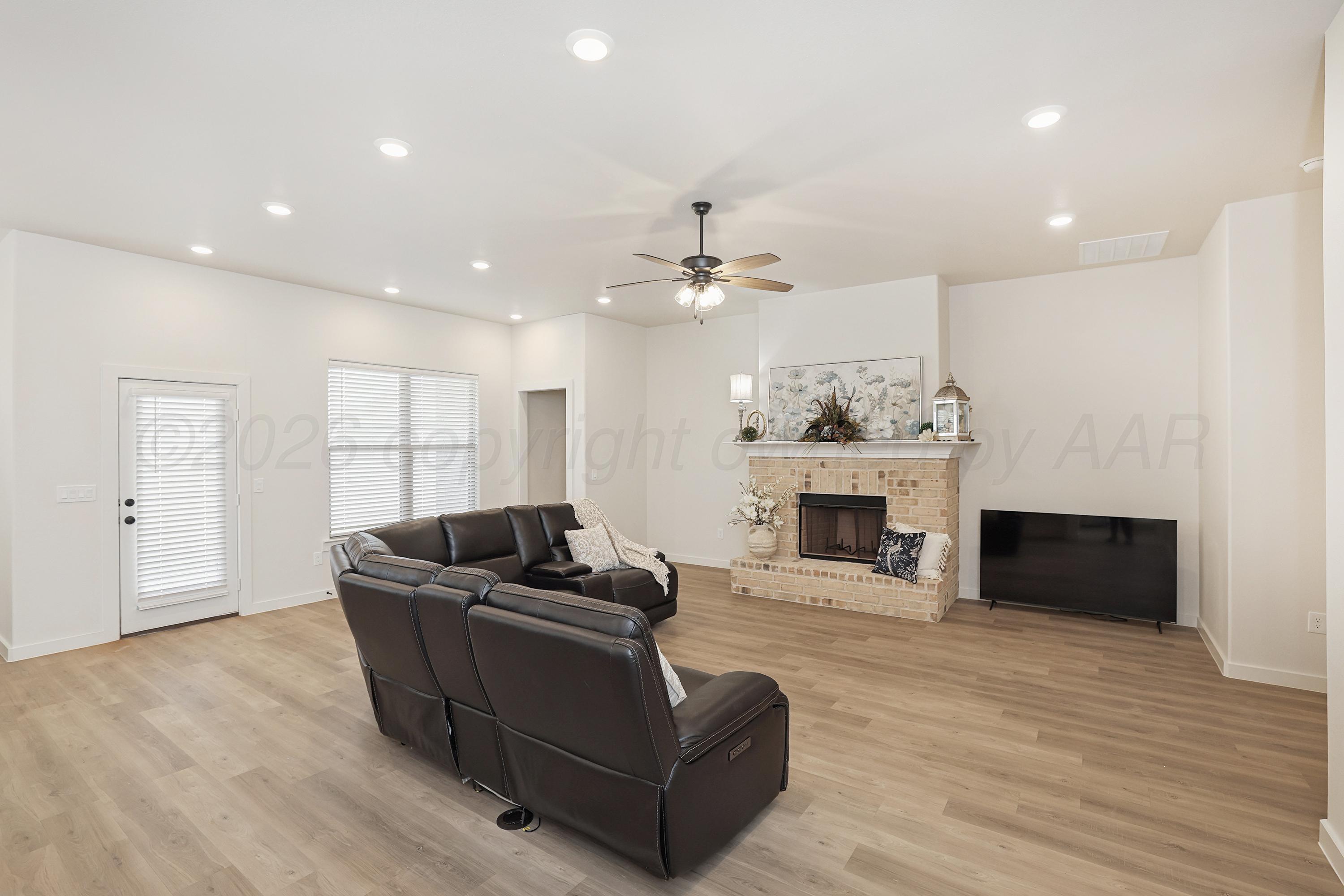 7506 Castleman Road Amarillo, TX 79119 - Photo 4 of 29 5-Living Area