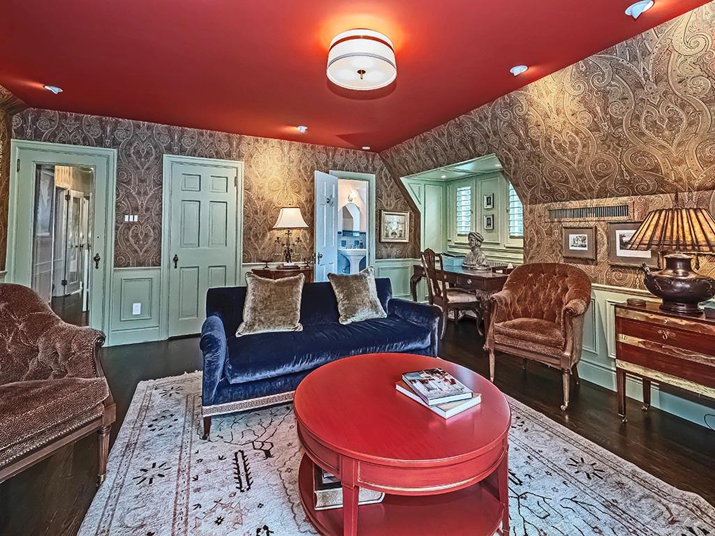 1174 Washington Road Pittsburgh, PA 15228 - Photo 25 of 47 a living room with furniture and a table