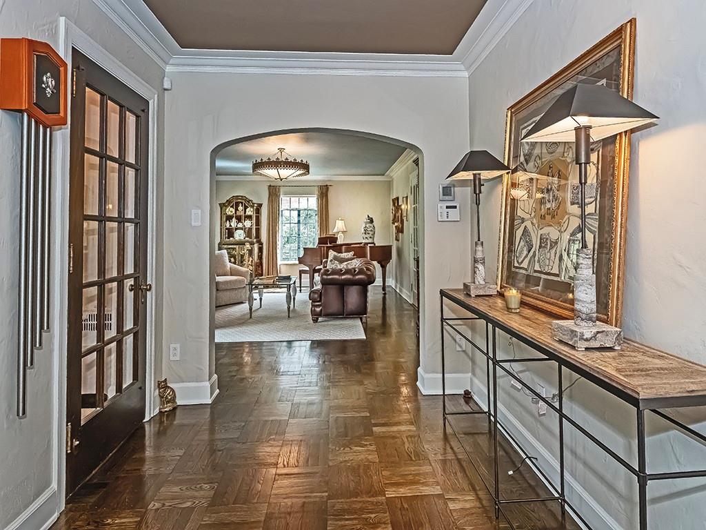 1174 Washington Road Pittsburgh, PA 15228 - Photo 41 of 47 a lobby with furniture and a mirror