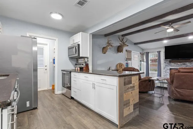 $269,900 | 1452 Tanglewood Drive East, Hideaway, TX 75771