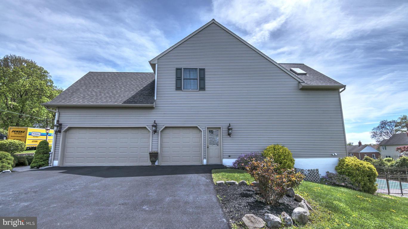 230 Old Delp Road Lancaster, PA 17601 - Photo 4 of 37 Gallery Image 4