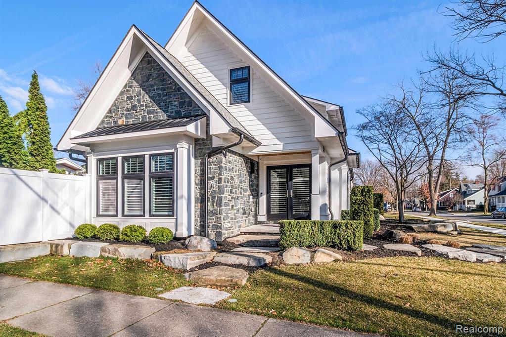 311 Wesley Street Rochester, MI 48307 - Photo 3 of 63