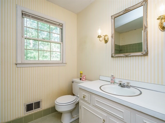 2313 Wheeler Road Raleigh, NC 27612 - Photo 21 of 25 Bathroom