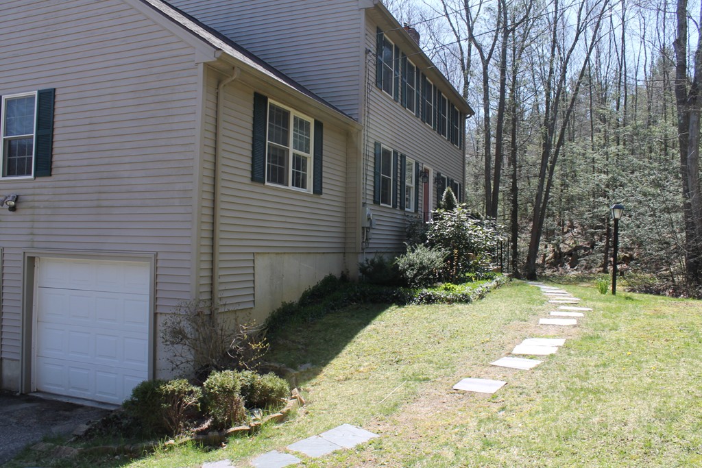124 Mashapaug Road Sturbridge, MA 01566 - Photo 2 of 30 a backyard of a house