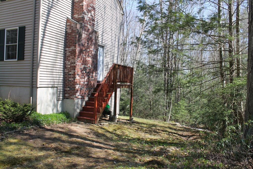 124 Mashapaug Road Sturbridge, MA 01566 - Photo 26 of 30 a view of a yard in front of house