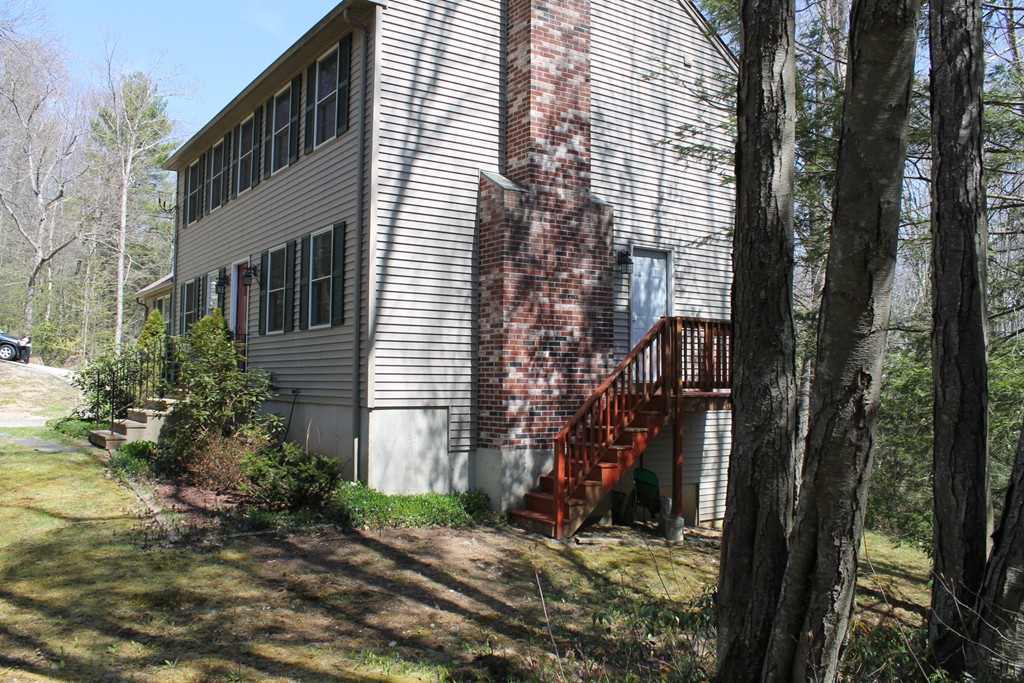 124 Mashapaug Road Sturbridge, MA 01566 - Photo 30 of 30 a backyard of a house