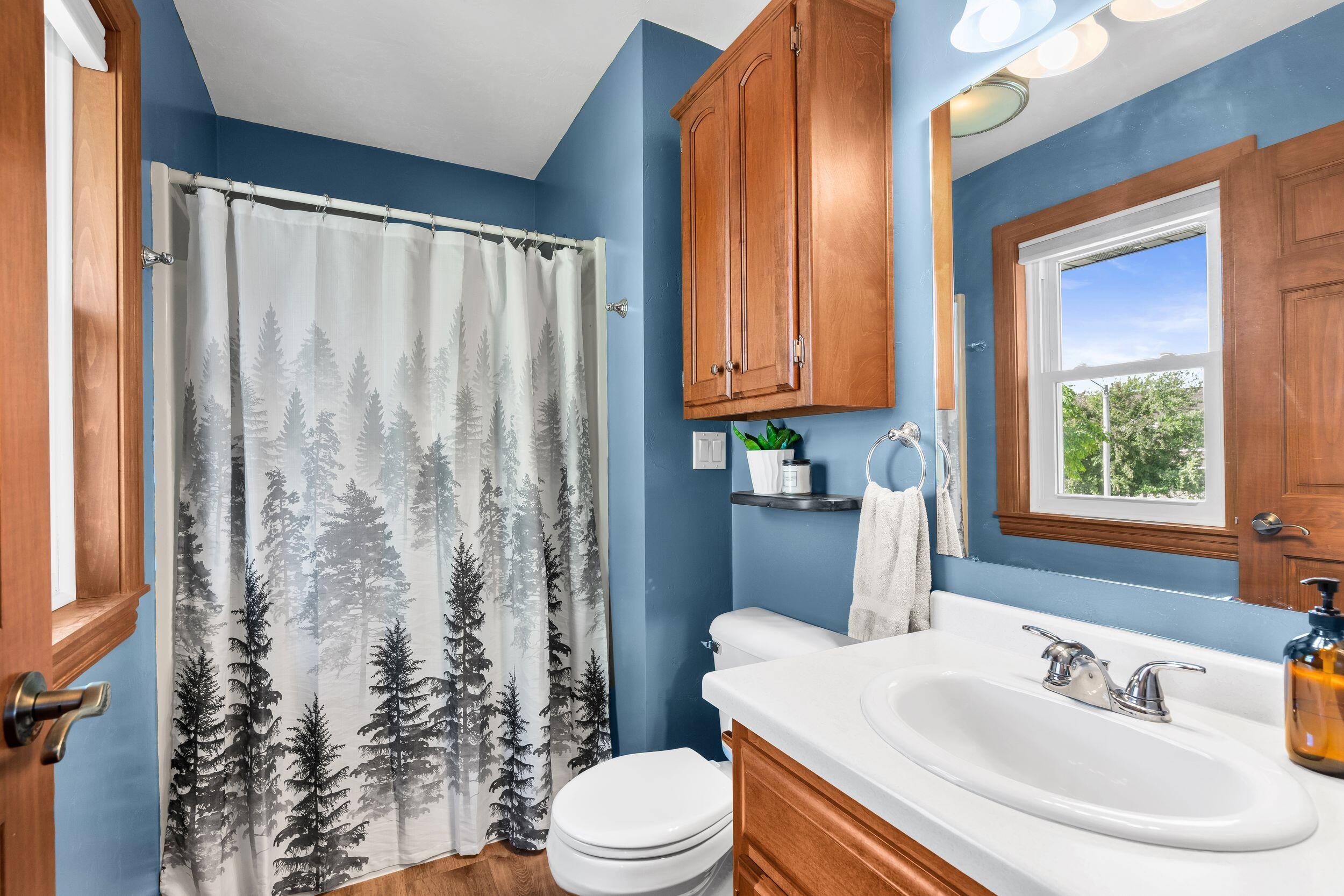 4501 North Stonebridge Court Appleton, WI 54913 - Photo 21 of 47 Master Bathroom
