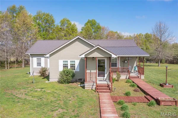 $275,000 | 1543 North 1525th Street, Brownstown, IL 62418