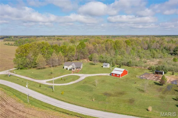 $275,000 | 1543 North 1525th Street, Brownstown, IL 62418