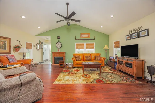 $275,000 | 1543 North 1525th Street, Brownstown, IL 62418