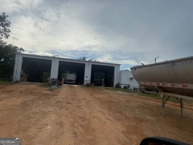 a view of a house with backyard and porch