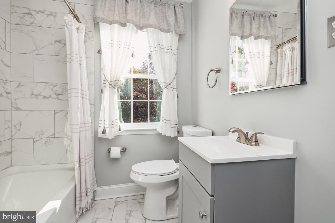 124 Brandon Road Baltimore, MD 21212 - Photo 15 of 25 Lovely remodeled bath tub shower