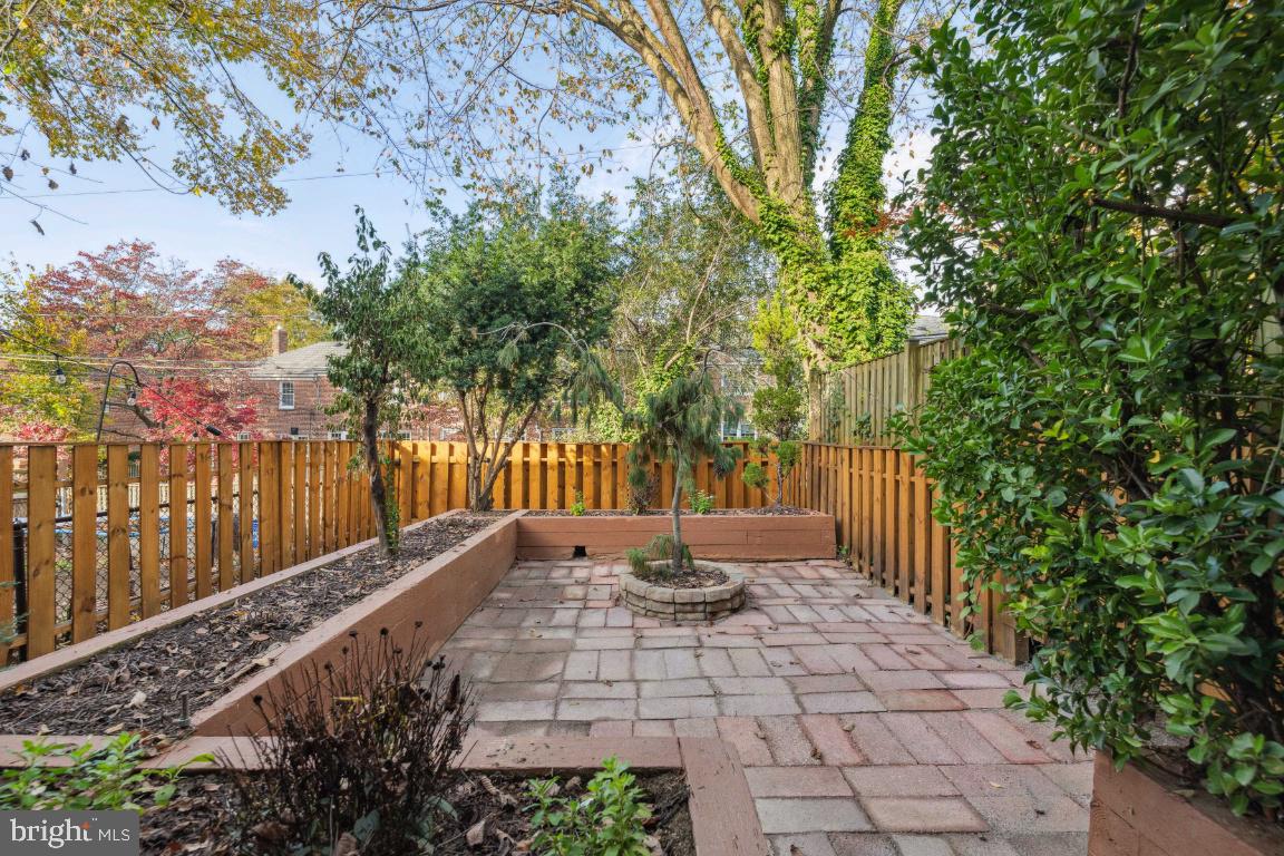 124 Brandon Road Baltimore, MD 21212 - Photo 24 of 25 Lower level patio, with seating for entertaining