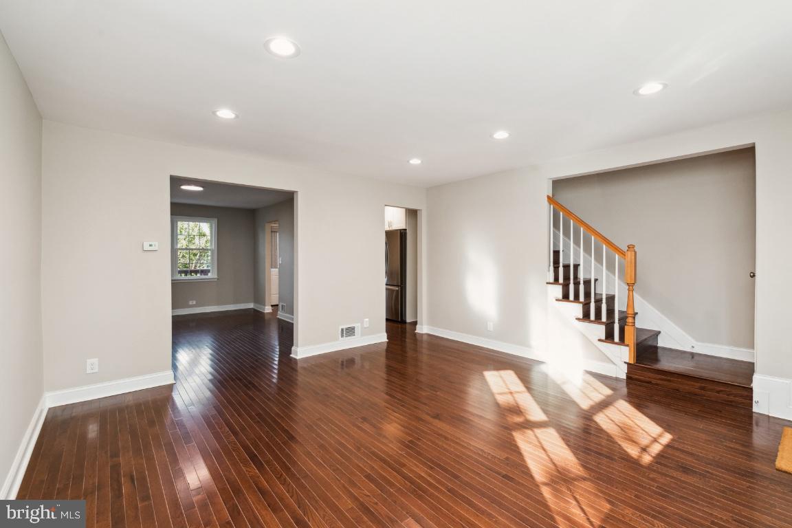 124 Brandon Road Baltimore, MD 21212 - Photo 4 of 25 Bay window, plenty of natural light