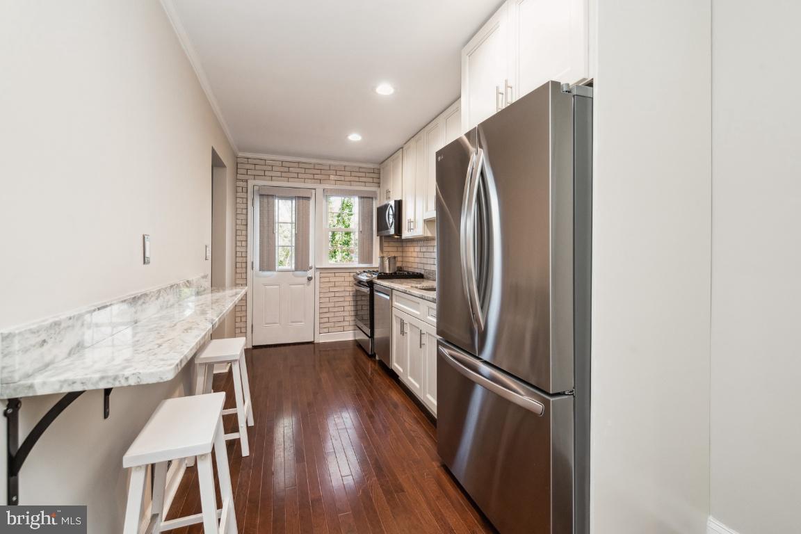 124 Brandon Road Baltimore, MD 21212 - Photo 8 of 25 Engineered wood floor, access to back deck