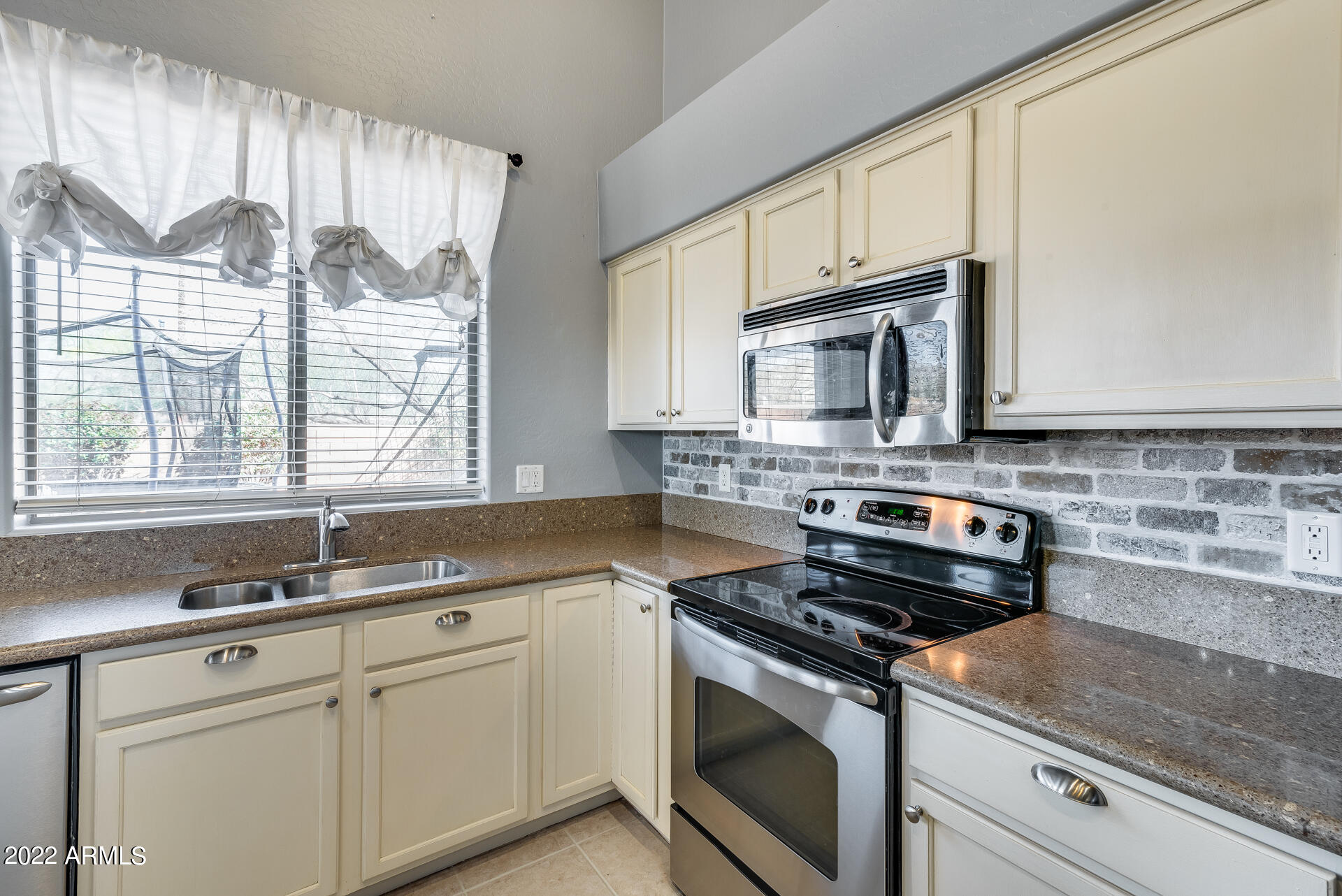 6614 West Rowel Road Phoenix, AZ 85083 - Photo 11 of 31