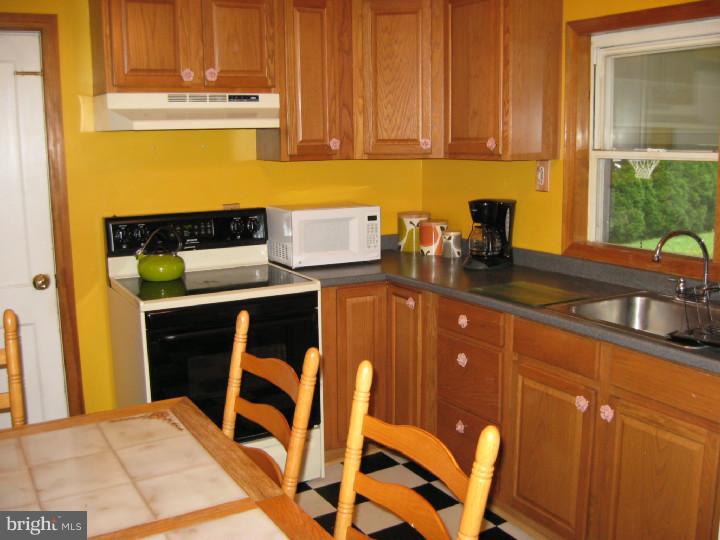 431 Houston Road Ambler, PA 19002 - Photo 2 of 20 Kitchen