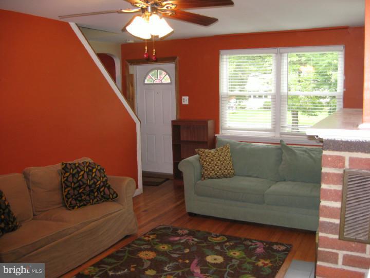 431 Houston Road Ambler, PA 19002 - Photo 6 of 20 Living Room