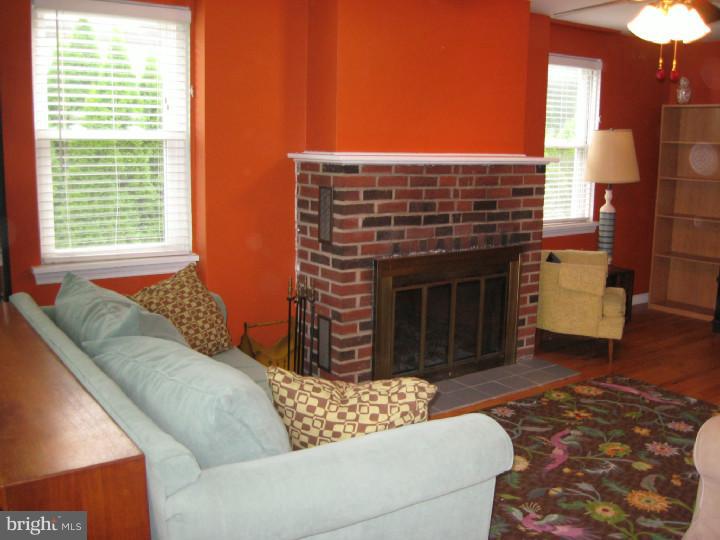 431 Houston Road Ambler, PA 19002 - Photo 7 of 20 Living Room
