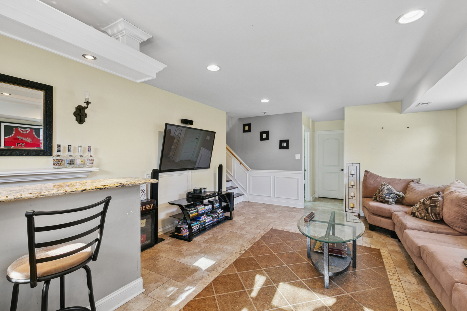 6306 Beaver Dam Road Matteson, IL 60443 - Photo 17 of 20 a living room with furniture and a flat screen tv