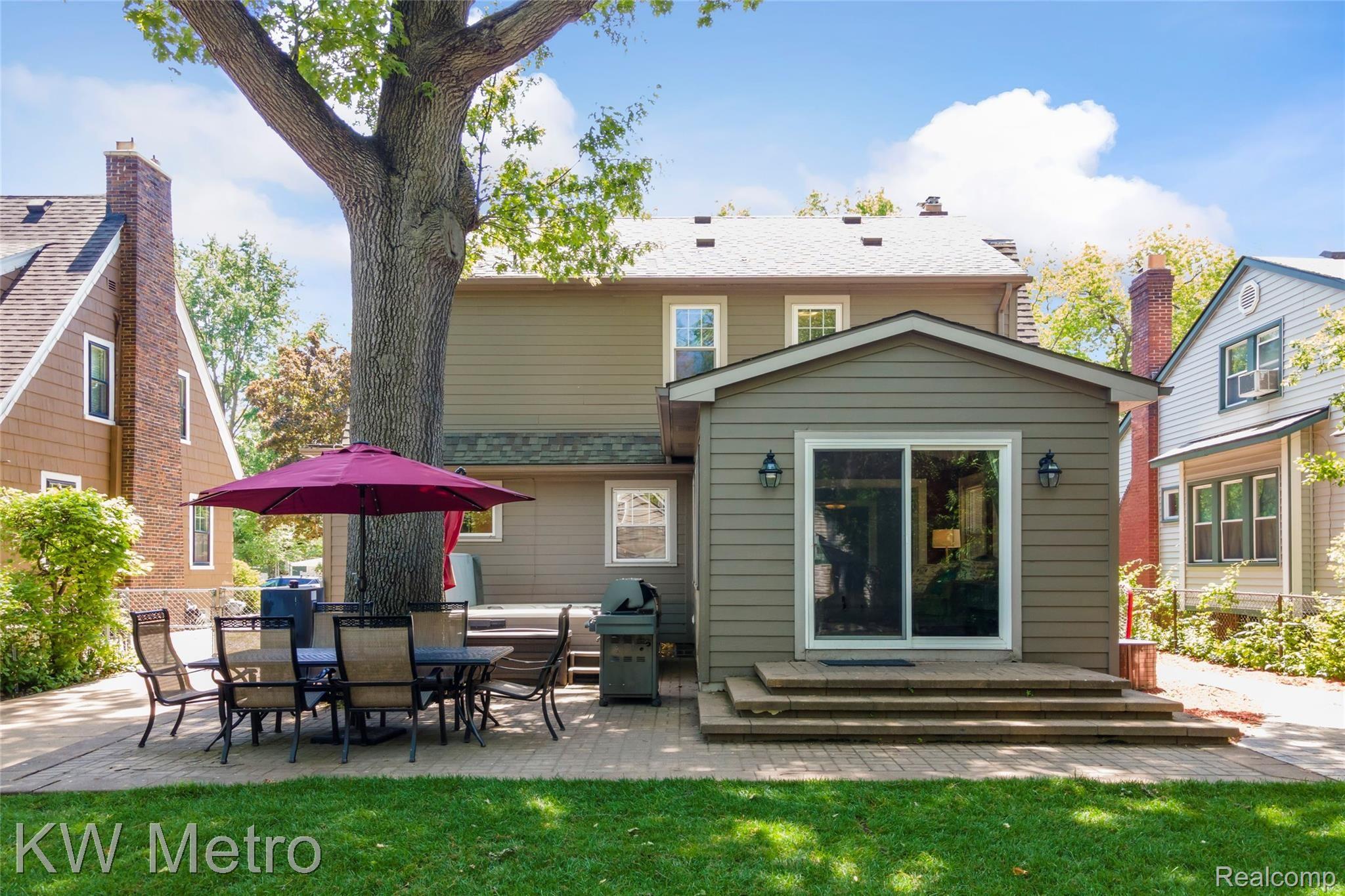 124 Cambridge Boulevard Pleasant Ridge, MI 48069 - Photo 35 of 54 DJI_0914.jpg