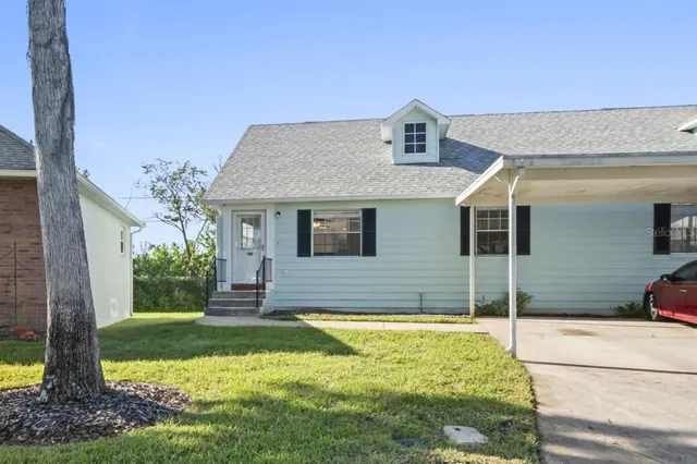 a view of a house with a yard