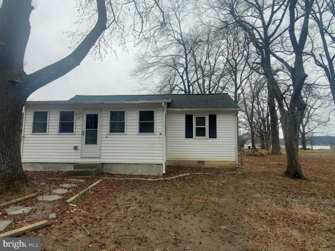 17 Robin Road Stafford, VA 22554 - Photo 1 of 17 Charming home nestled among towering trees.
