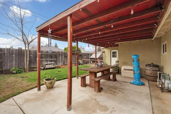a view of a backyard with sitting area