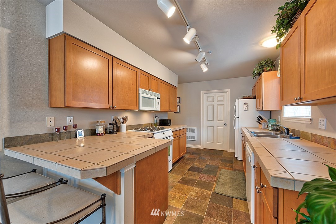 17432 Bothell Way Northeast, Unit B101 Bothell, WA 98011 - Photo 9 of 16