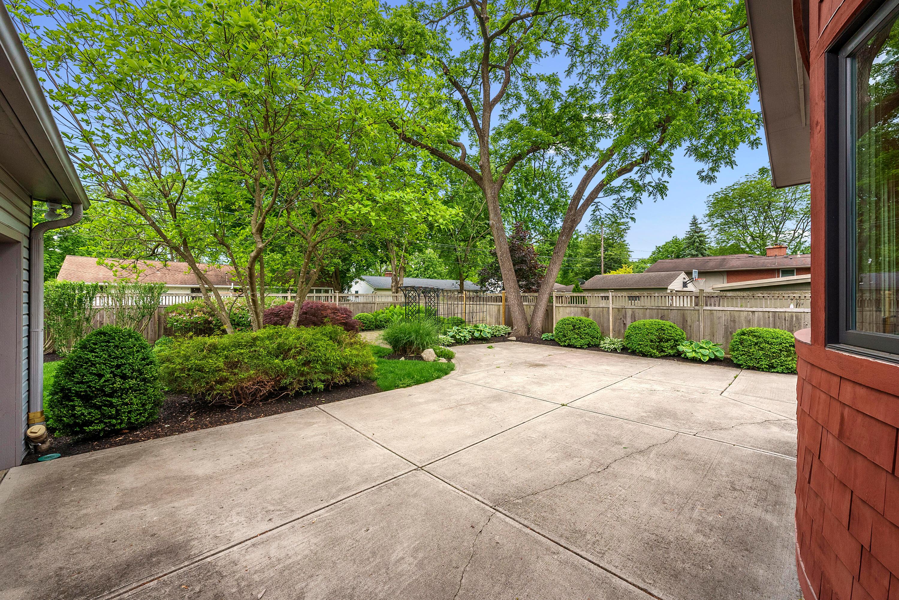 2718 Mt Holyoke Road Columbus, OH 43221 - Photo 50 of 57 large driveway