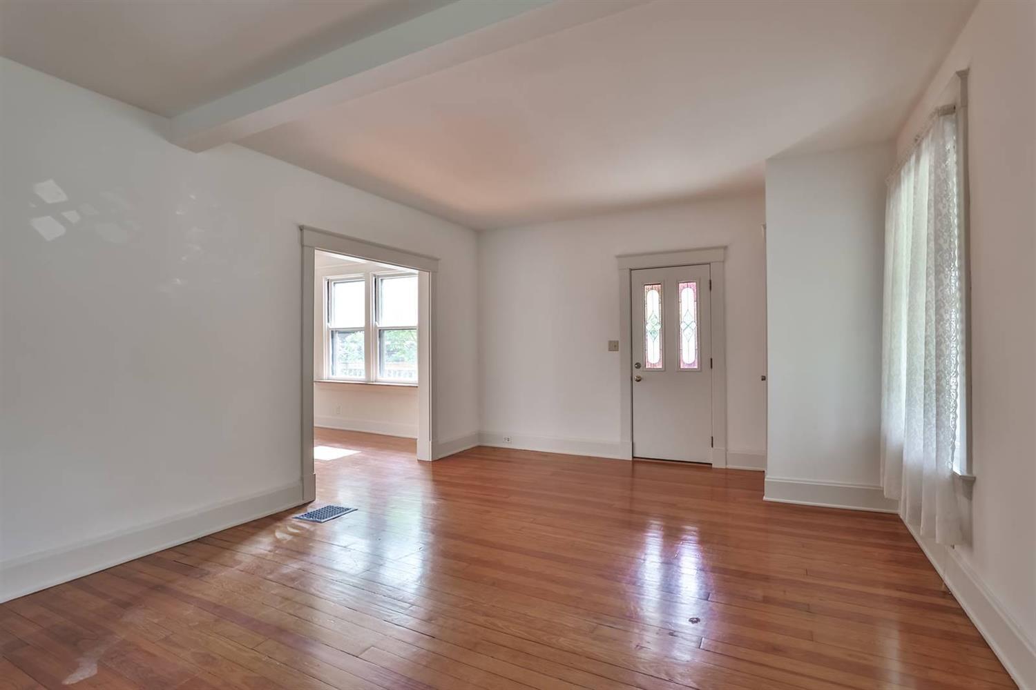 476 Compton Road Wyoming, OH 45215 - Photo 4 of 35