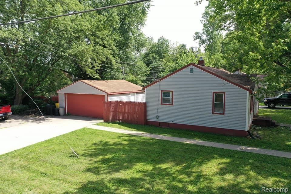 4010 North Genesee Road Flint, MI 48506 - Photo 12 of 12 116783743_10219372991209358_5482757072600411747_n.jpg