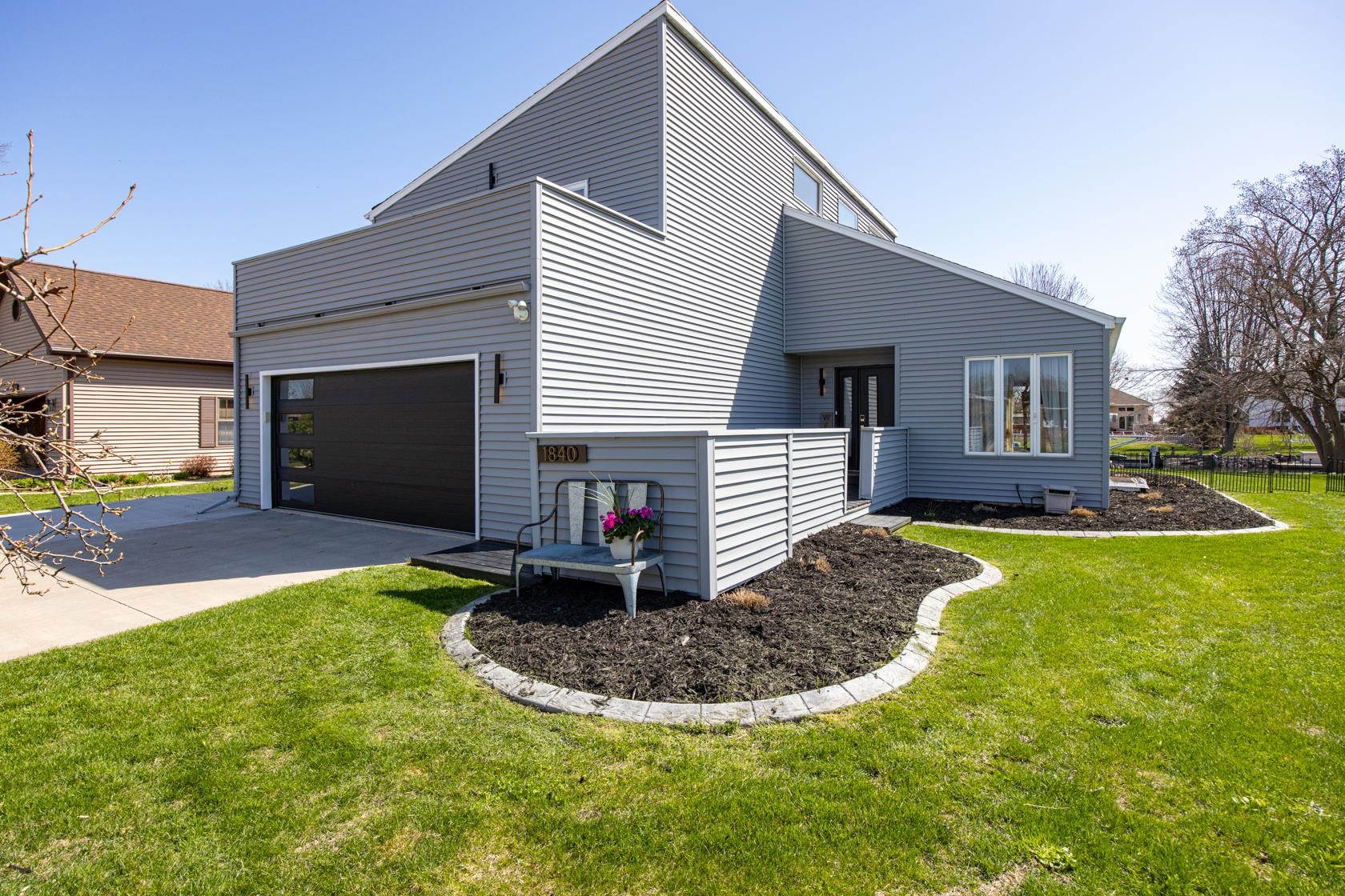 1840 Cliffview Court Oshkosh, WI 54901 - Photo 1 of 90