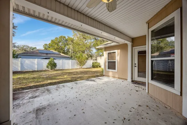 a view of a entrance gate of the house