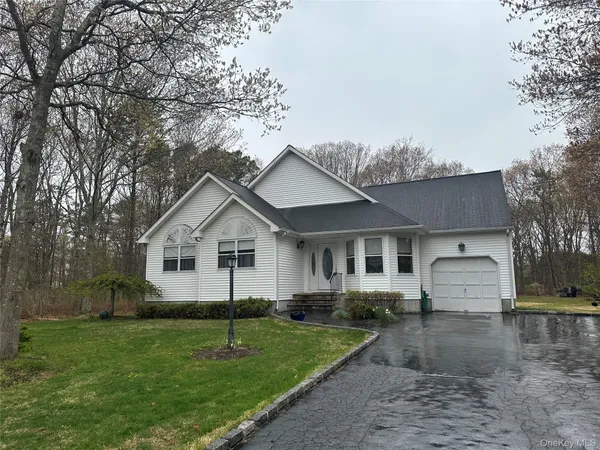 $699,999 | 3 Horseshoe Lane, Center Moriches, NY 11934
